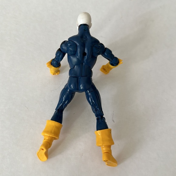 Action Figure - Picture 3 of 5